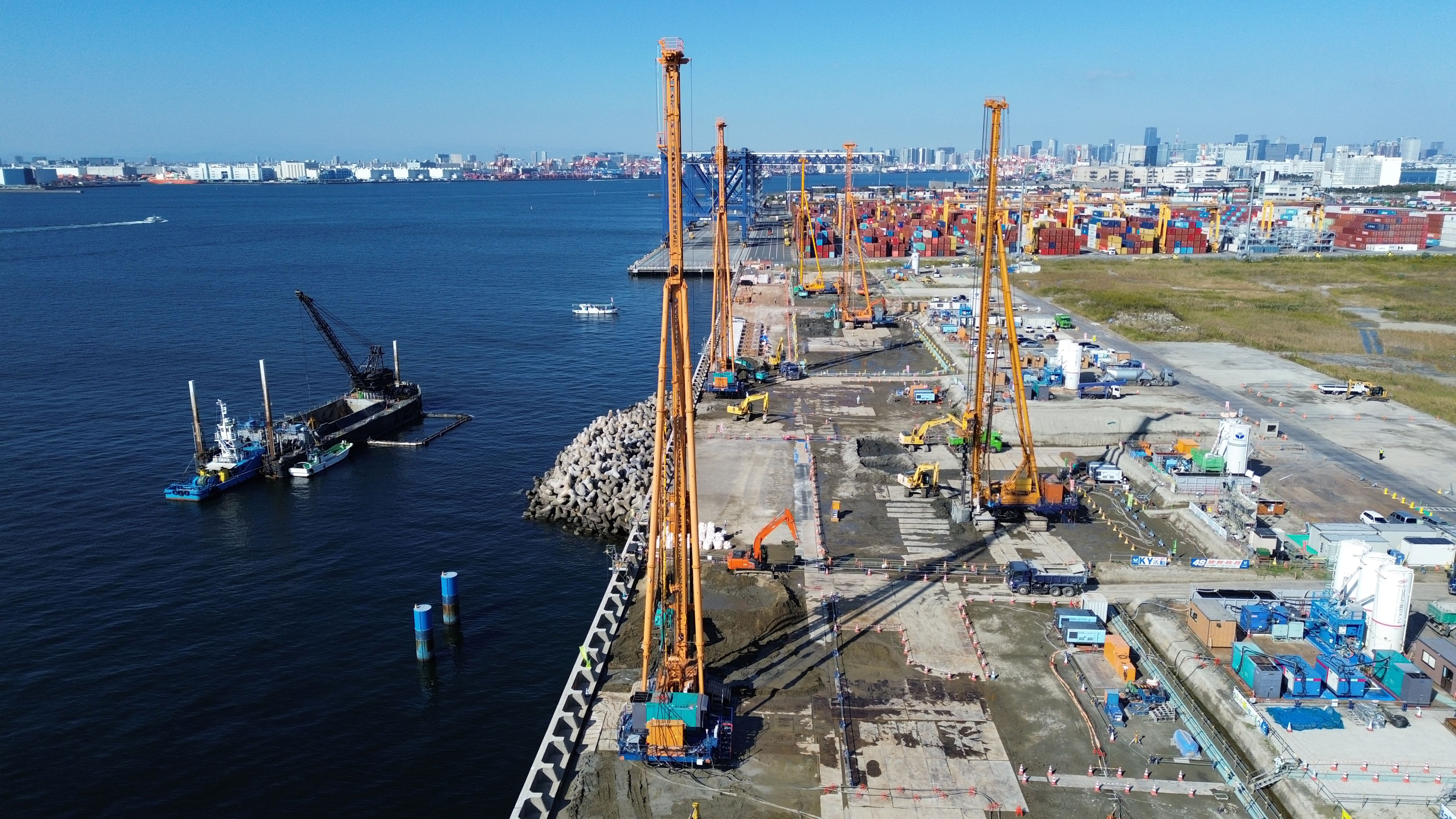 建設業一丸となって国際コンテナターミナルの整備事業を推進！